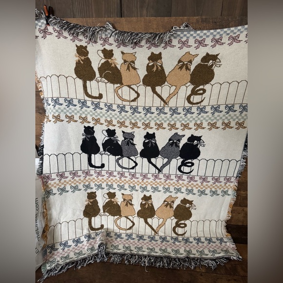 Cat Patterned Tapestry Throw Blanket - Picture 2 of 4